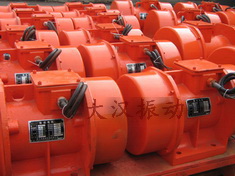 YZS振動電機(jī)：加裝防護(hù)外殼，密封性強不易損壞。