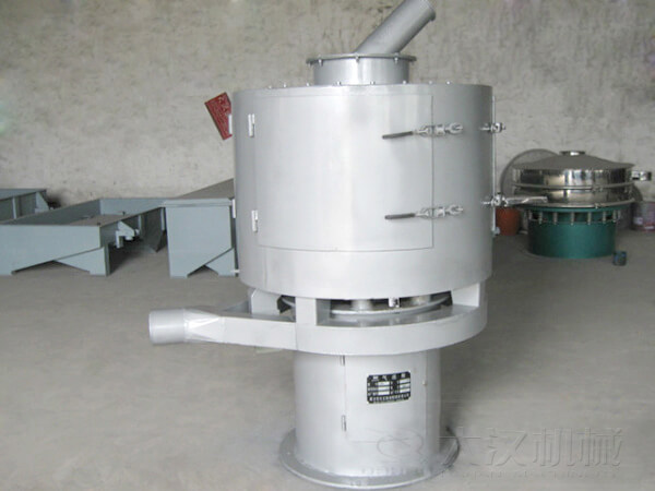 氣流篩與其它普通振動篩不同的是其采用的是立式篩網，篩分主要動力來自風機的吹動帶動物料撲向篩網，從而完成篩分目的。